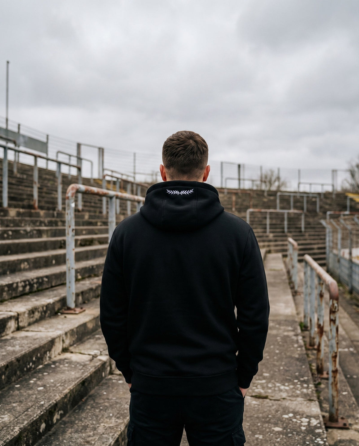 Hoodie auf dem Stehplatz